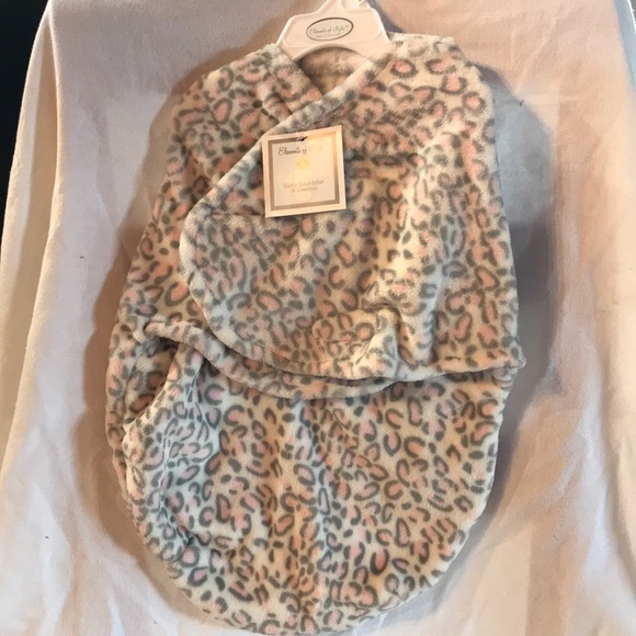 Element of style cheetah baby swaddler - Picture 1 of 3